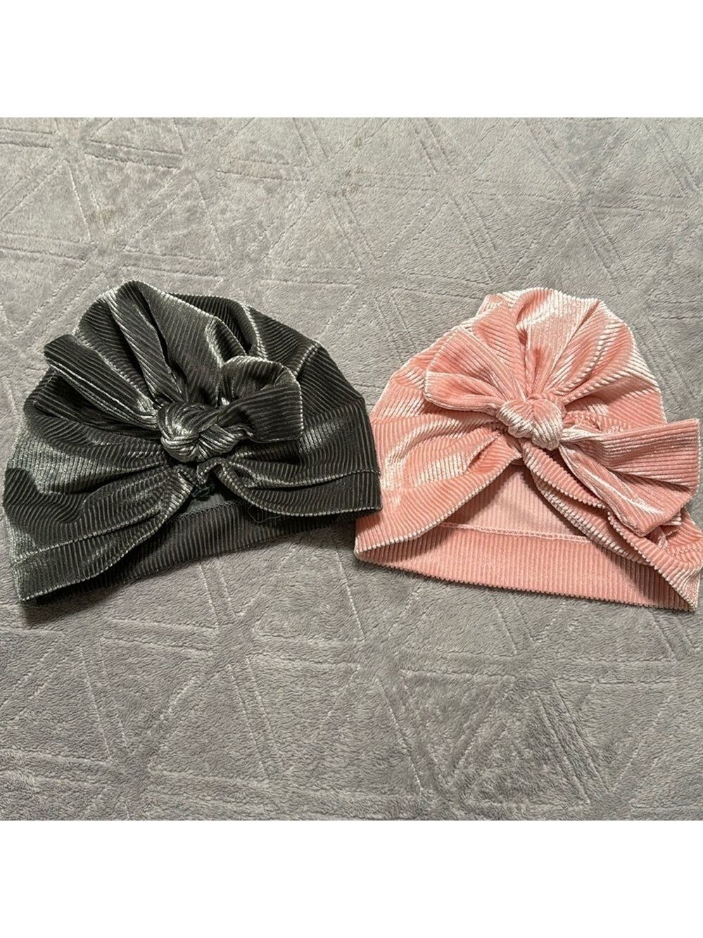 Bundle of ribbed knotted hats